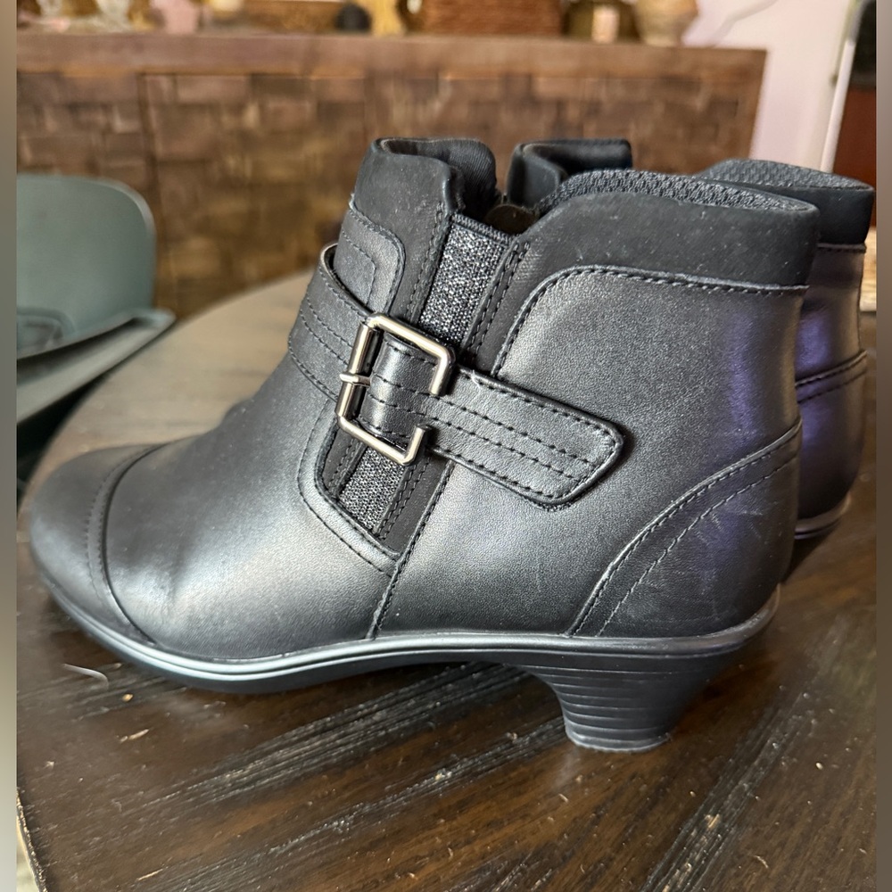 The Orthofeet Emma BioHeels Black Ankle Boot - 9M